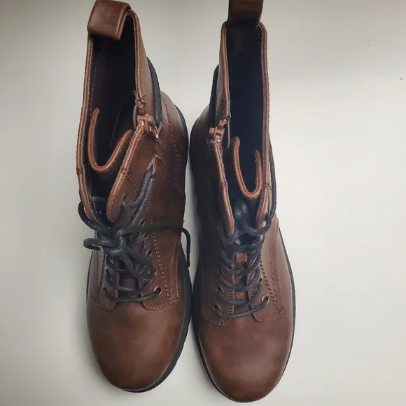 Boot - Picture 3 of 6